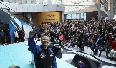 Alper Gezeravcı Uzay Yolculuğu Sonrası İlk Gençlik Buluşmasını Konya Bilim Merkezi’nde Yaptı