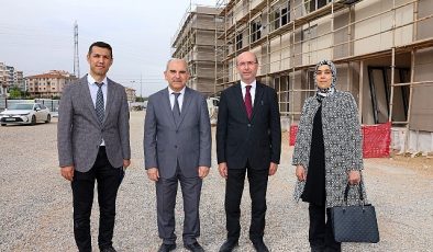 Selçuklu Belediye Başkanı Ahmet Pekyatırmacı ve Konya İl Sağlık Müdürü Mehmet Koç, Konya’ya sağlık alanında değer katacak Toplum Ruh Sağlığı Merkezi ve Sağlıklı Hayat Merkezi’nde incelemelerde bulundu