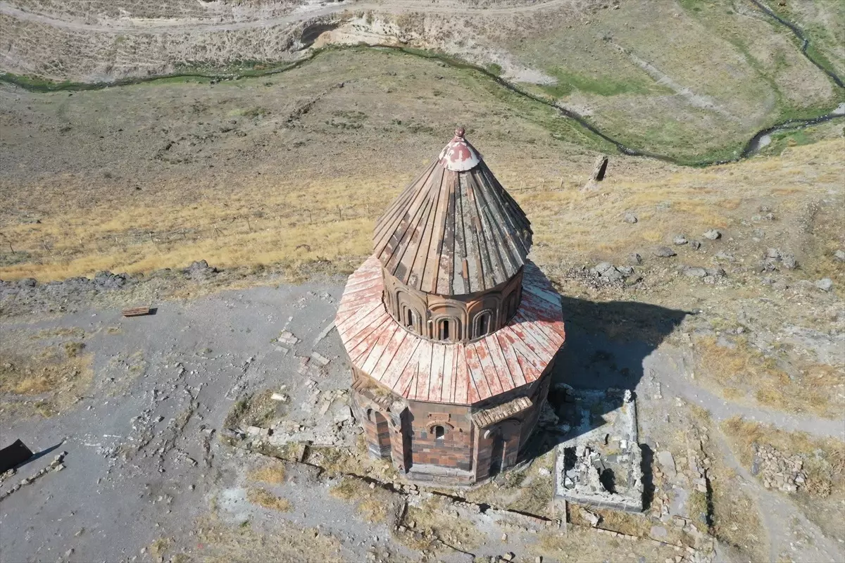 Ani Ören Yeri’nde Kilise Temizliği