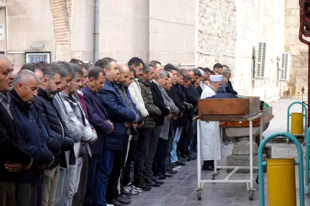 Niğde’de Cinayet Kurbanları Toprağa Verildi